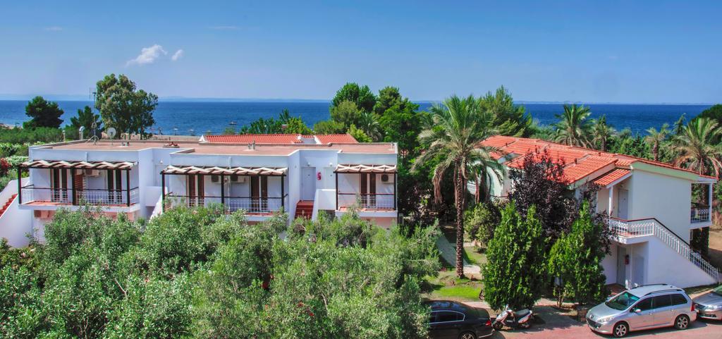 Coral Blue Beach Hotel Gerakini Exterior photo