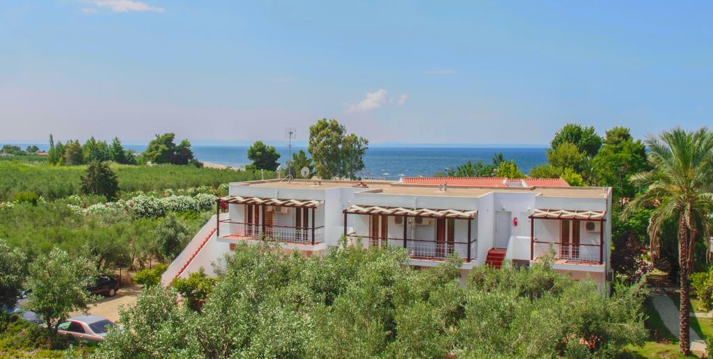 Coral Blue Beach Hotel Gerakini Exterior photo